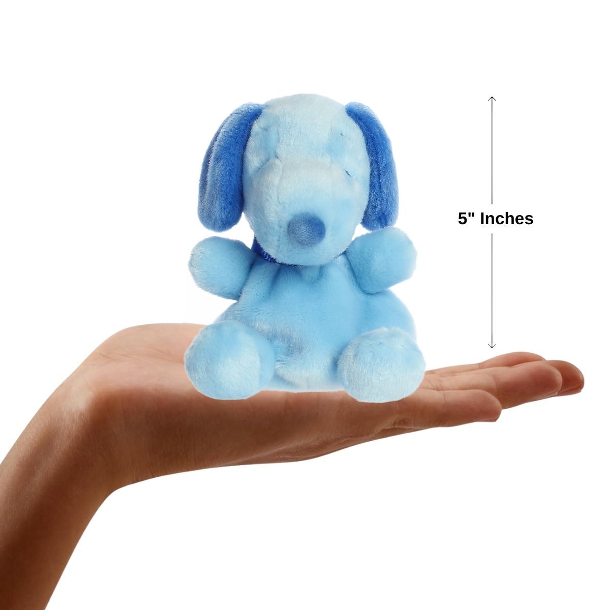 Dimension graphic showing the 5-inch Aurora Palm Pals blue Snoopy resting comfortably in a person's hand.