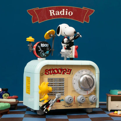 Pantasy Peanuts Snoopy Retro Radio Building Block Set - 305 Piece Collectible Display