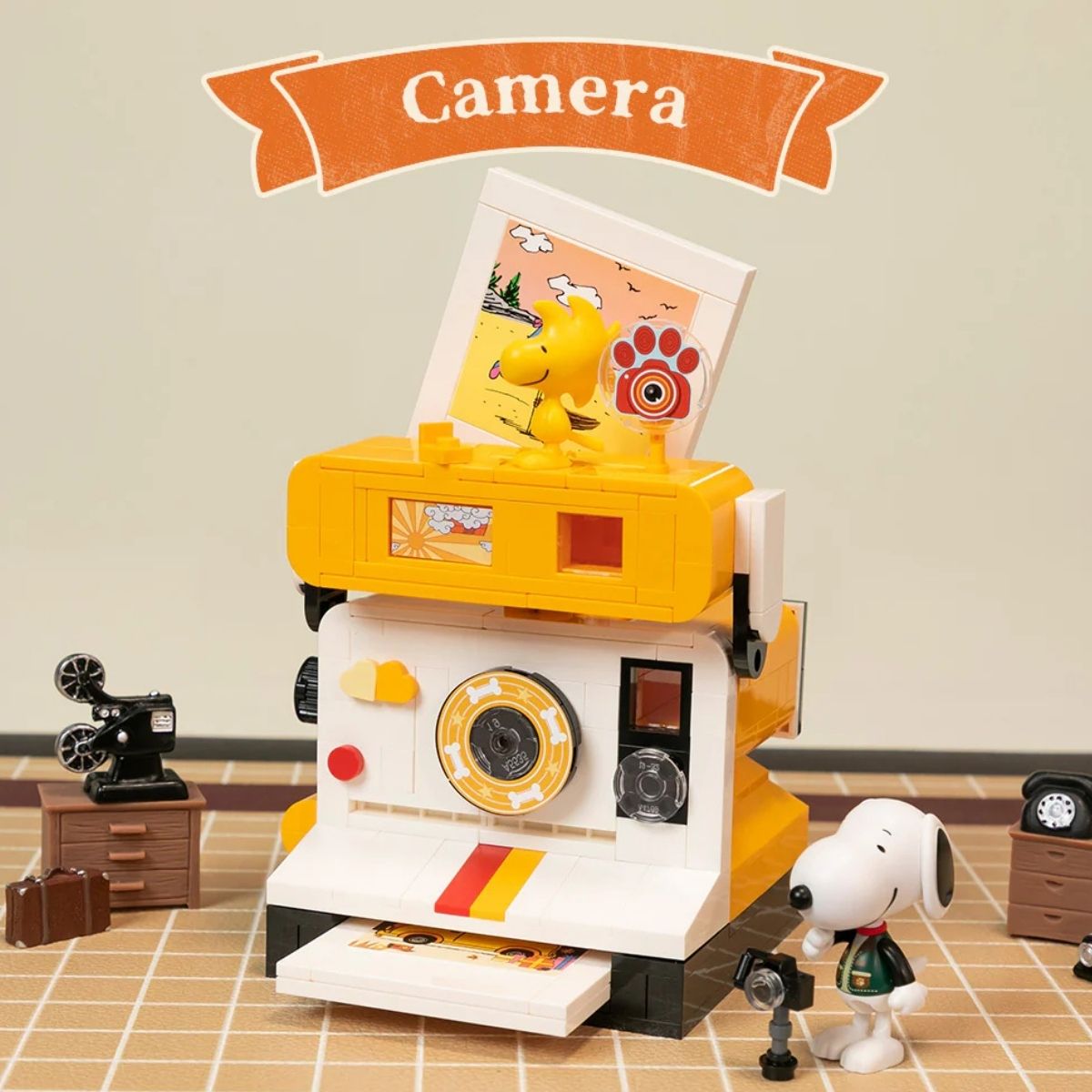 Pantasy Peanuts Snoopy Retro Camera Building Block Set - 257 Piece Collectible Display