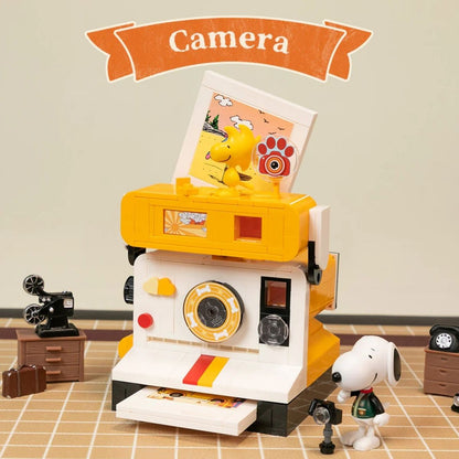 Pantasy Peanuts Snoopy Retro Camera Building Block Set - 257 Piece Collectible Display