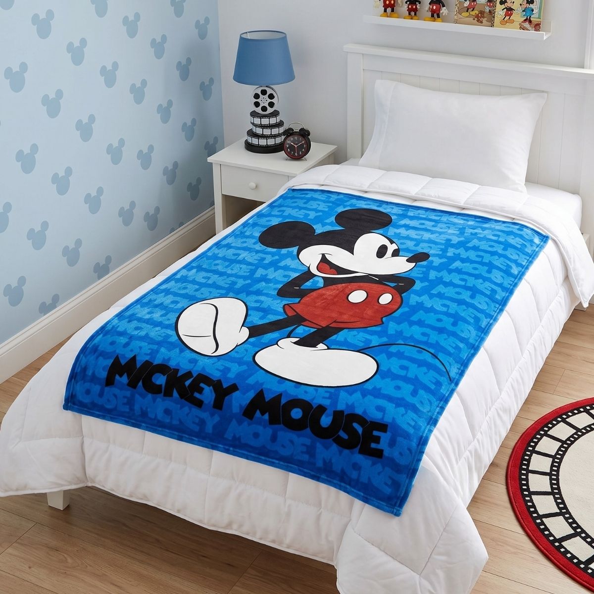 Disney Mickey Mouse 45" x 60" Fleece Throw Blanket