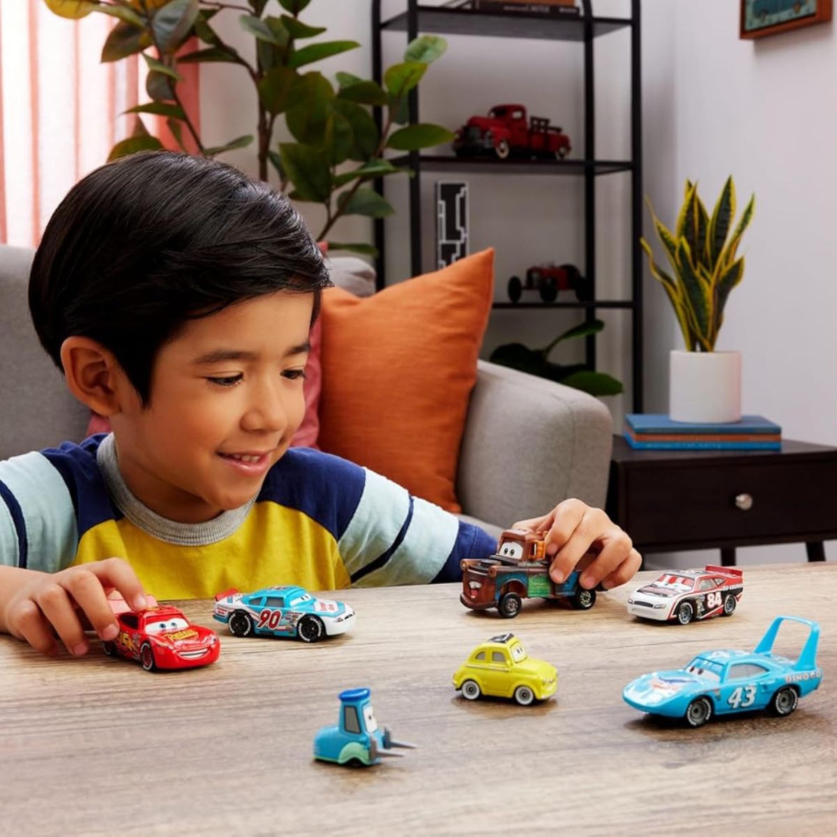 Disney Pixar Cars Character Scale 1:55 Die-Cast Car Vehicle, Strip Weathers AKA "The King"