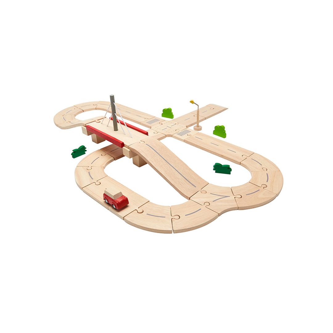 Side angle highlighting the seamless, durable connection of the sustainable Planworld wooden tracks.