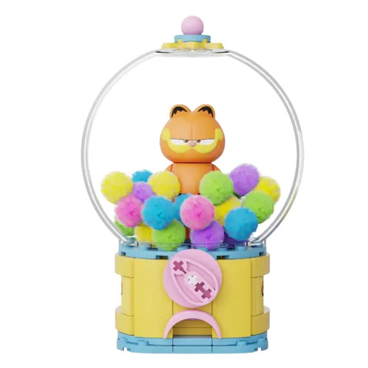 Front view of the Pantasy The Garfield Movie Gumball Machine 128-piece Crystal Ball Series building block set.