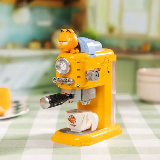 Assembled Pantasy Garfield mini-figure using the brick-built coffee machine.