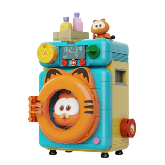 Side angle of the assembled Pantasy Garfield mini-figure with the retro washing machine.
