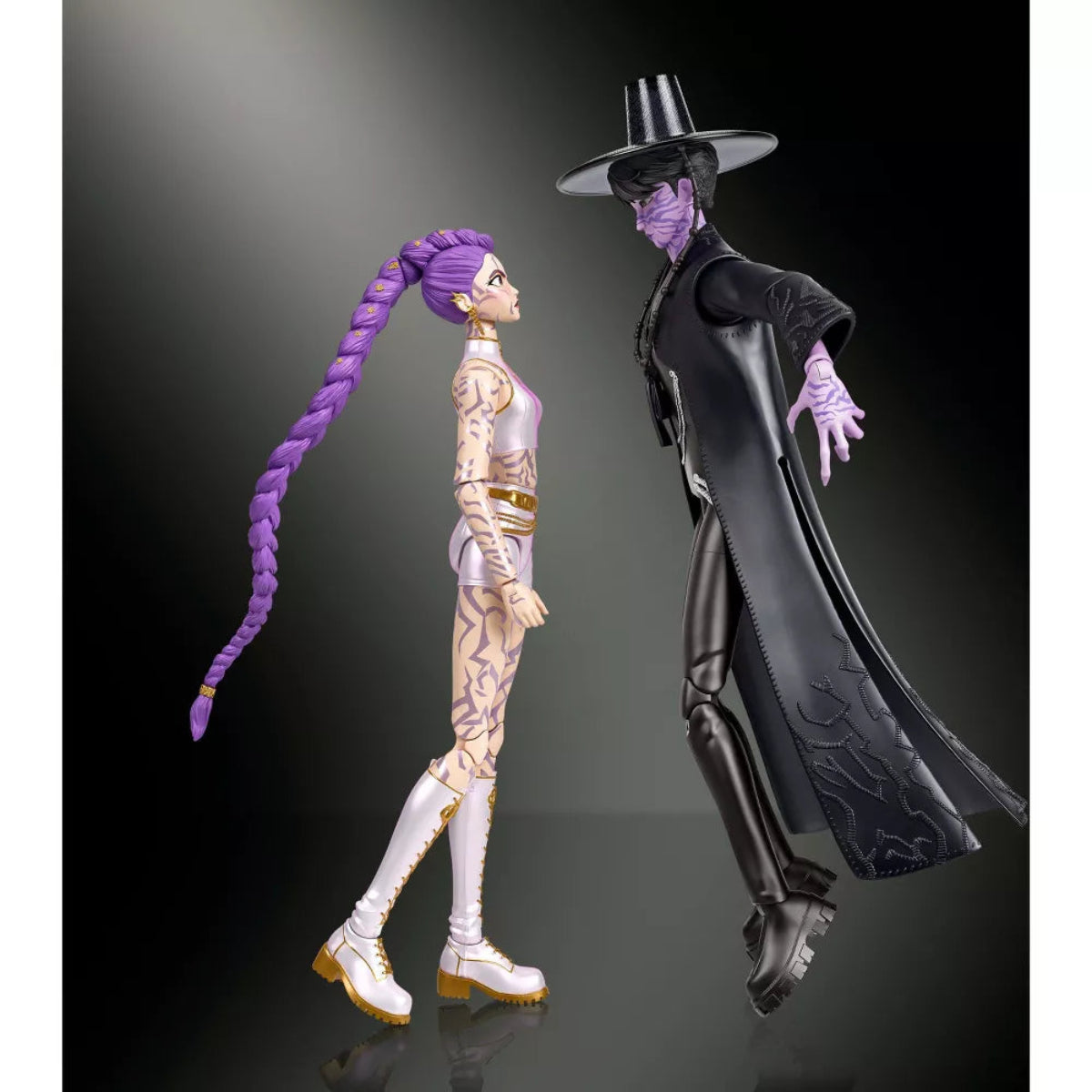 Profile view thumbnail of Rumi and Demon Jinu figures facing off in final battle looks.