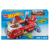 Hot Wheels Dine & Dash Fold-Out Playset (Includes One Vehicle)